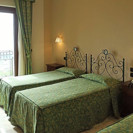 Hotel Primavera Dell'Etna Zafferana Etnea Kültér fotó