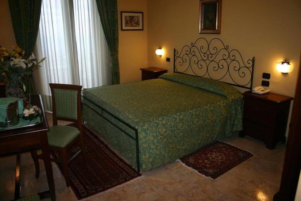 Hotel Primavera Dell'Etna Zafferana Etnea Kültér fotó